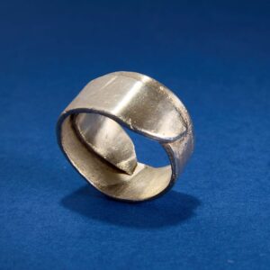 Anillo de plata creado artesanalmente pieza única
